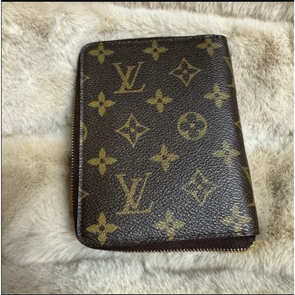 Louis Vuitton Brown Monogram Passport Holder with Zipper - Picture 3 of 10